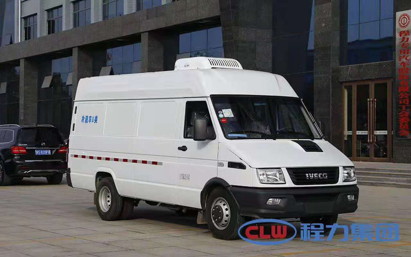 依維柯V40冷藏車，南京依維柯面(miàn)包型冷藏車，依維柯得意面(miàn)包冷藏車，國(guó)六依維柯冷藏車